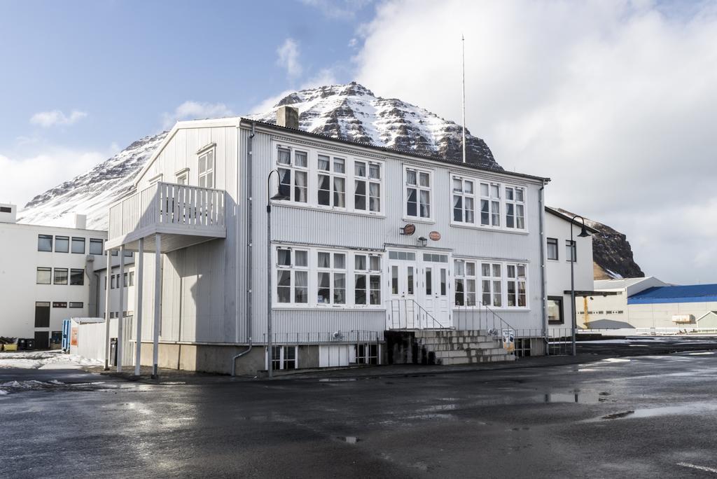 Einarshusid Guesthouse Bolungarvik Bagian luar foto