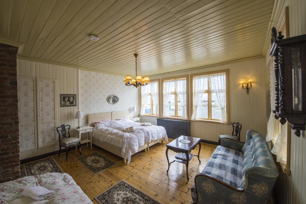 Einarshusid Guesthouse Bolungarvik Bagian luar foto