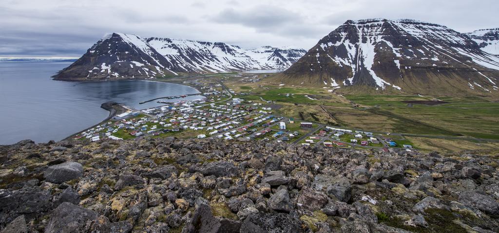 Einarshusid Guesthouse Bolungarvik Bagian luar foto